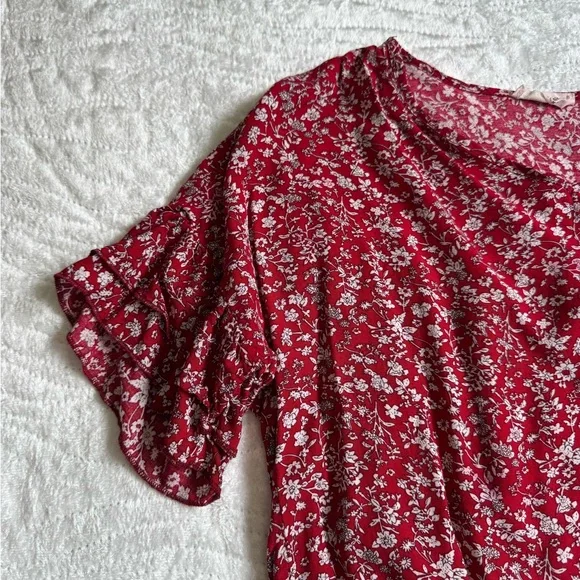 Like New!❤️ Elegant Floral Burgundy Blouse - Picture 4 of 7